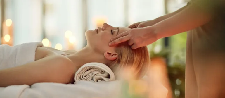 Abhyanga Massage for Senior Citizens: Stress Relief, Pain Reduction, and Better Sleep