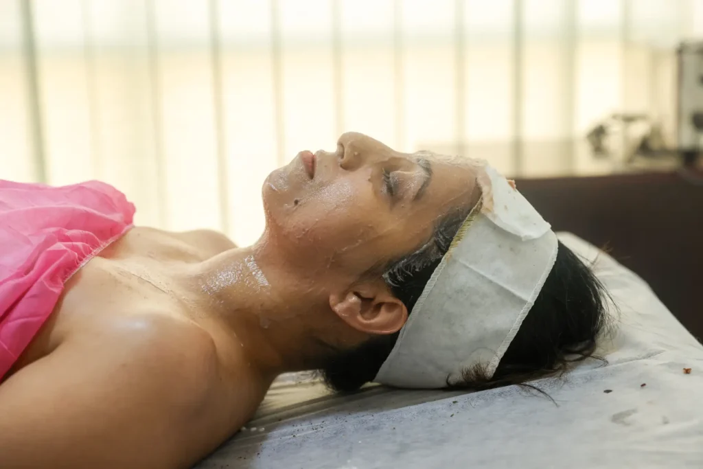 Shiro Pichu: Benefits, Procedure & Mode of Action in Ayurveda